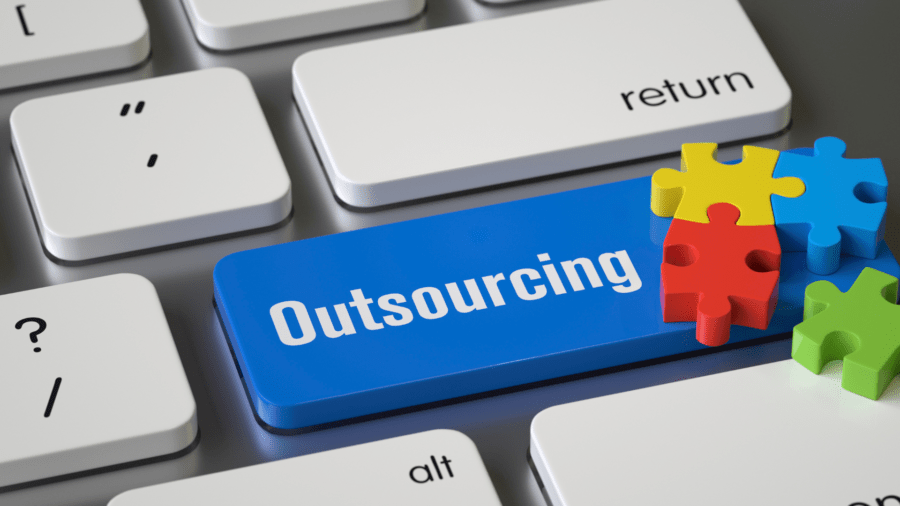 Outsourcing w dziale HR: Zalety i wskazówki dla współpracy z agencjami rekrutacyjnymi