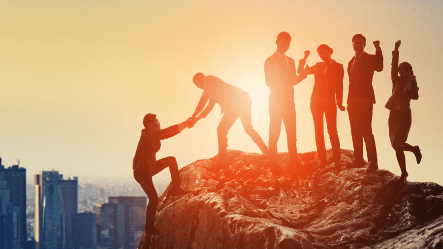 Zalety i wyzwania pracy zespołowej: Dlaczego współpraca przynosi korzyści?